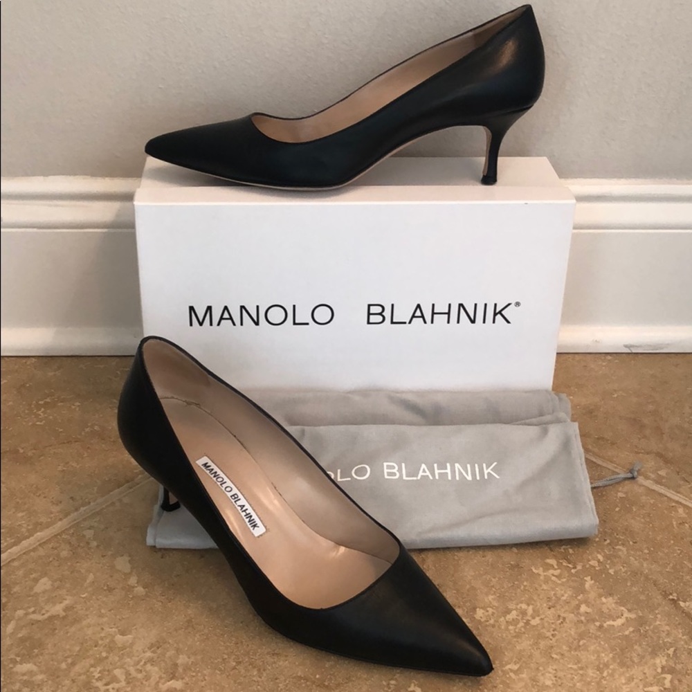 Manolo Blahnik black leather size 38 pump BB50